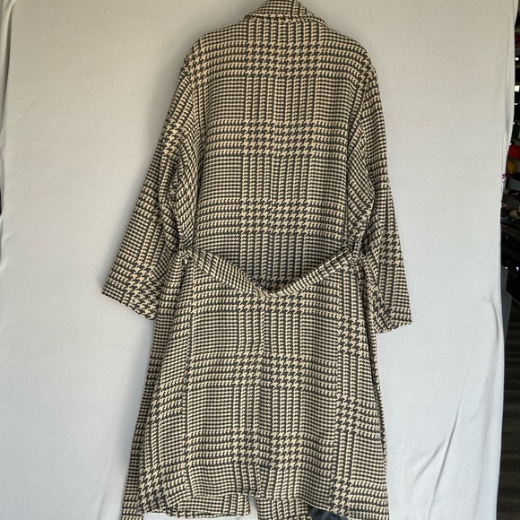 Jason Maxwell Black and Cream Women's Plus Long Coat with Tie Belt, size 3X - Picture 11 of 13